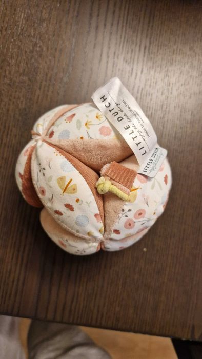 Дървени и меки играчки за бебета