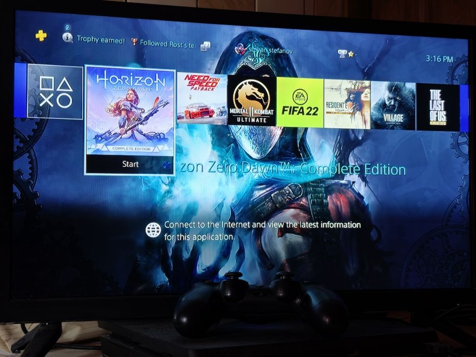 Продавам ps4 slim