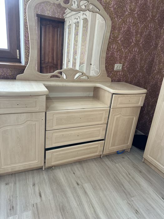 Продается спальный гарнитур