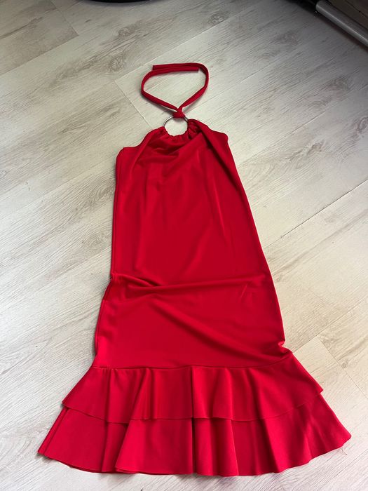 Червена рокля леко ластична