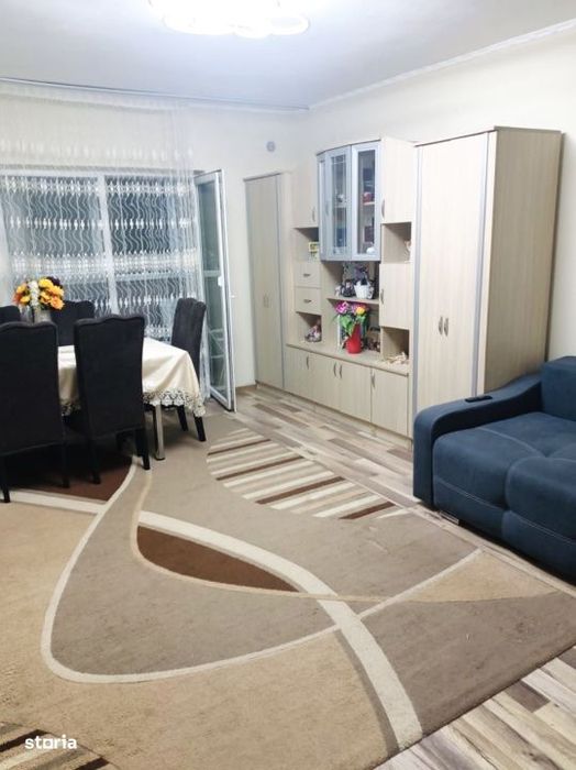 Apartament  58 mp utili +balcon , parcare ,parter inalt ,zona Eroilor