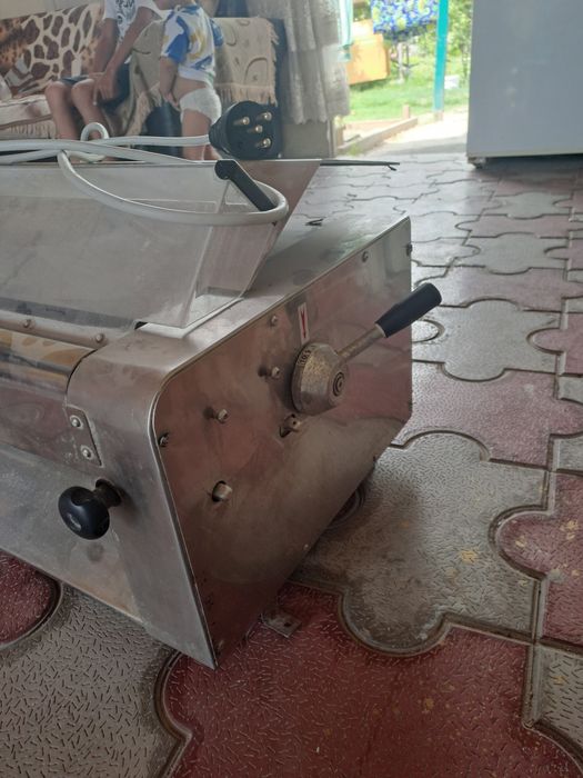 Продам тестораскаточную машинку