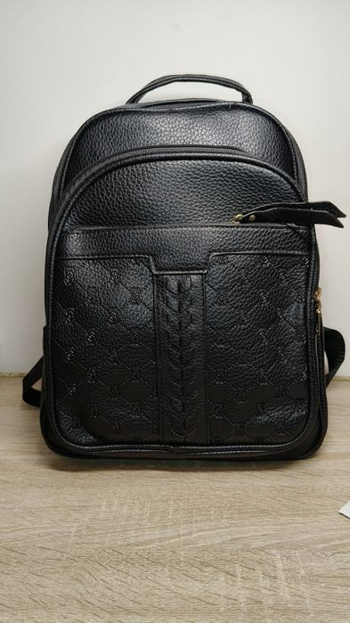Rucsac damă elegant. Perfect pentru ținute casual sau cadou.