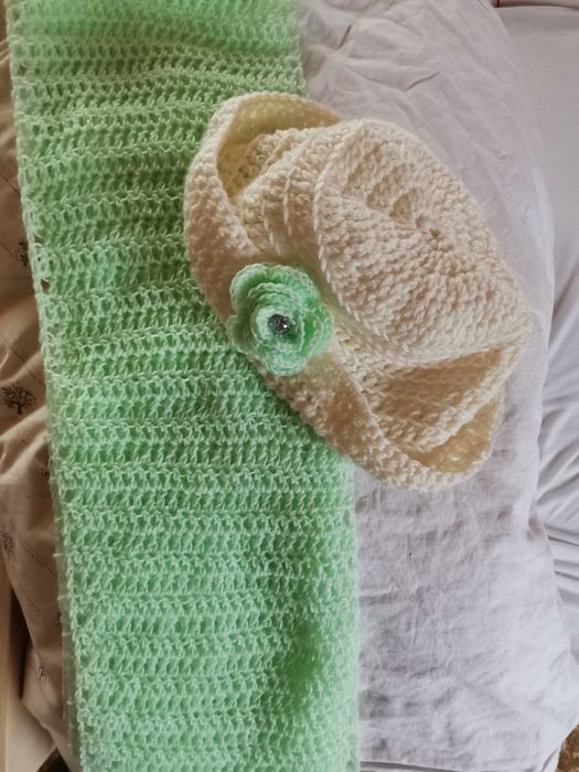 Красив комплект шал и шапка