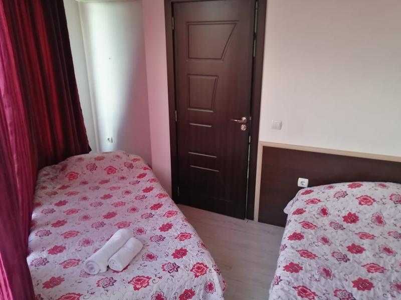 Тристаен апартамент в Лазур