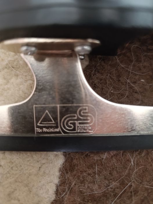 Продаю коньки фигурные