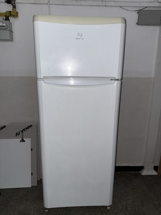Vand Frigider indesit folosit