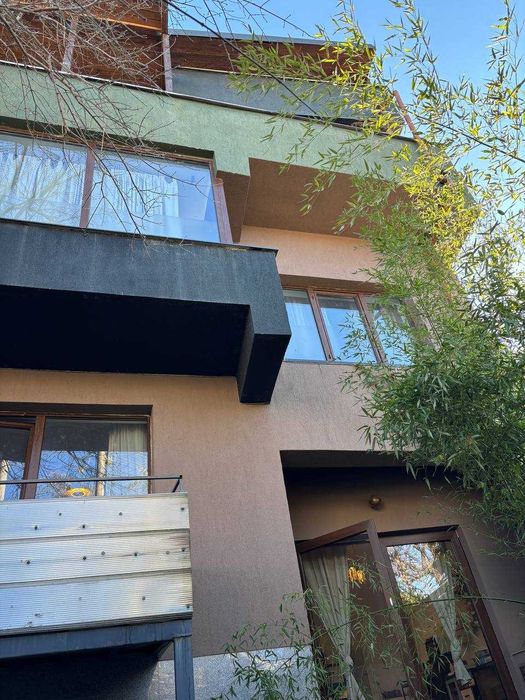 Vila in Baneasa,  langa Herastrau, intre Str. Garlei-Dobrogeanu Gherea