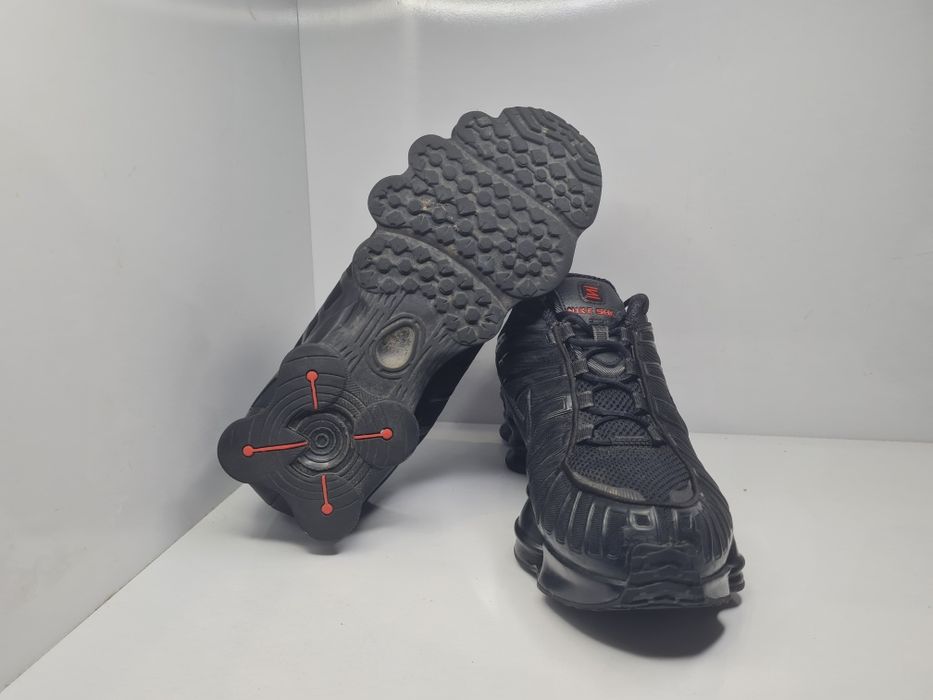 Маратонки Nike Shox TL

Носени малко. В отлично състояние.

Размер 43 стелка 28 см. (Умалени 27.5 см.)

Цена 75 евро.