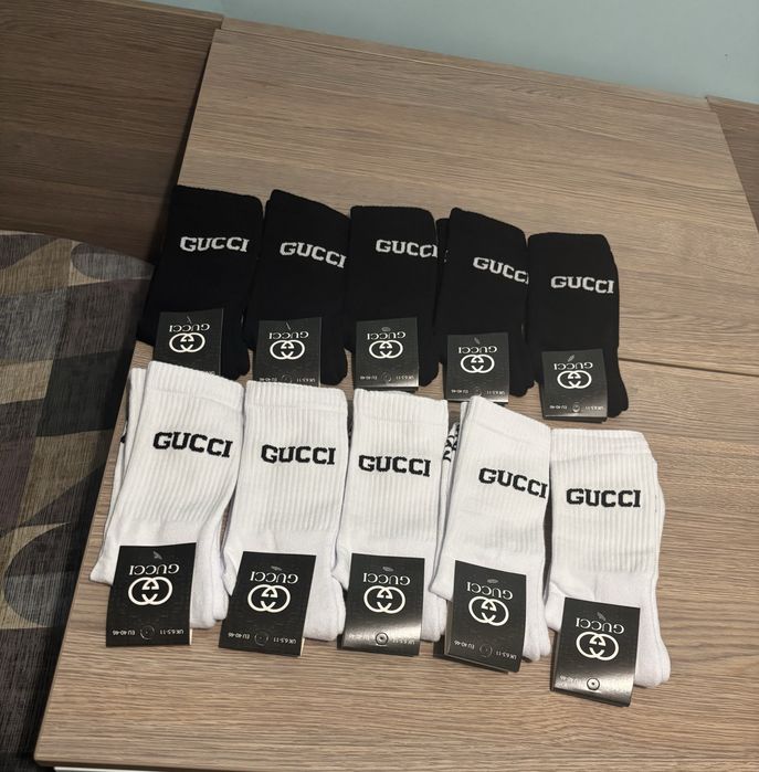 Продавам чорапи на световни марки всички са чисто нови някой с етикет.