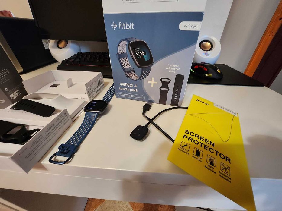 Fitbit Versa 4 с кутия, гаранция и 2 каишки