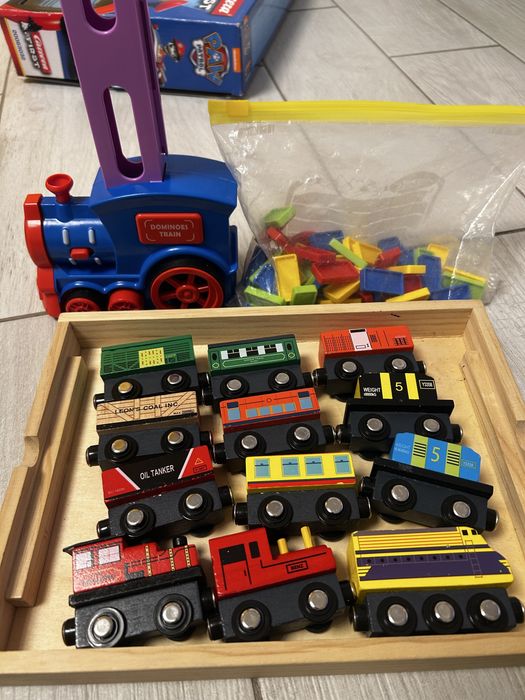 Set trenulet din lemn, trenulet cu baterii domino, set masini cu pompa