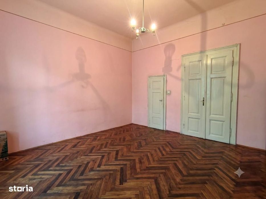Apartament 3 camere, curte, zona Centrala-Ultracentrala