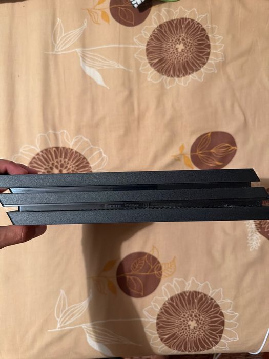 Продавам PS4pro и игри в комплект при интерес цената може да се свали