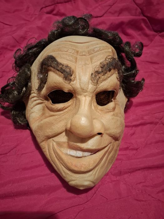 Маски за Хелоуин и книга Хари Потър