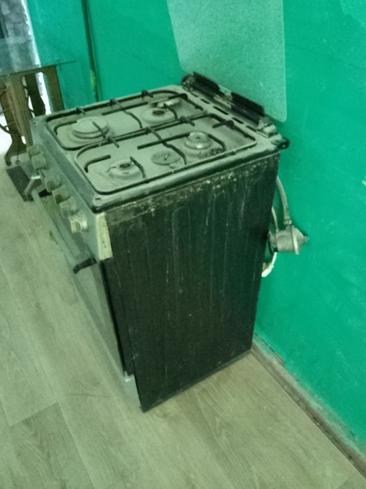 Продам газовую плиту