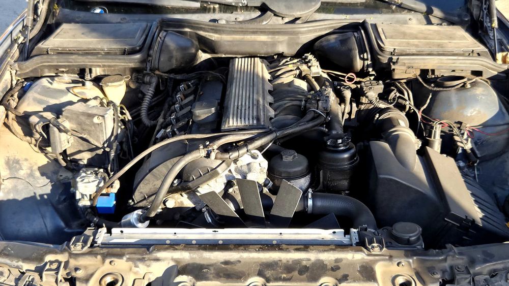 Е39 2.0 150 HP седан на части или цяла. В движение до края на април.