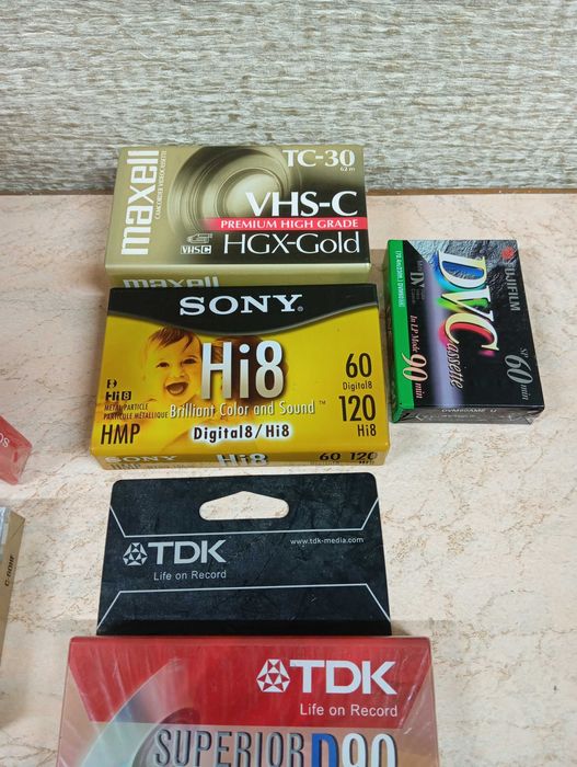 Продам аудио кассеты и видео кассеты для записи на видео камеру.