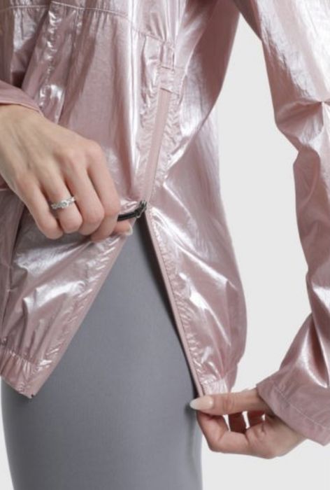 Дамска ветровка