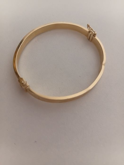 Алтын браслет сатылады