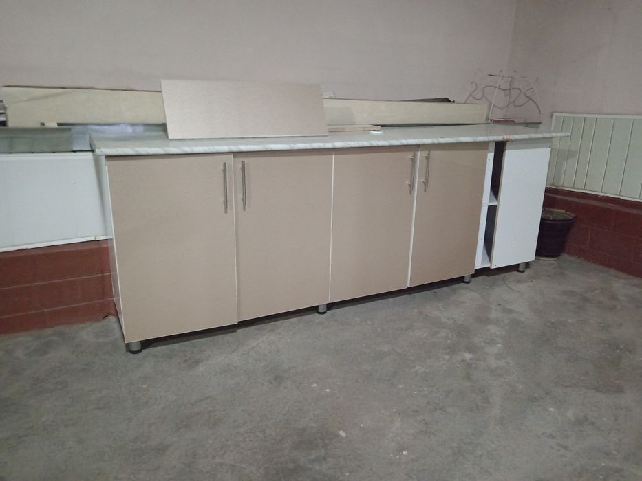 Кухонный шкаф с раковиной