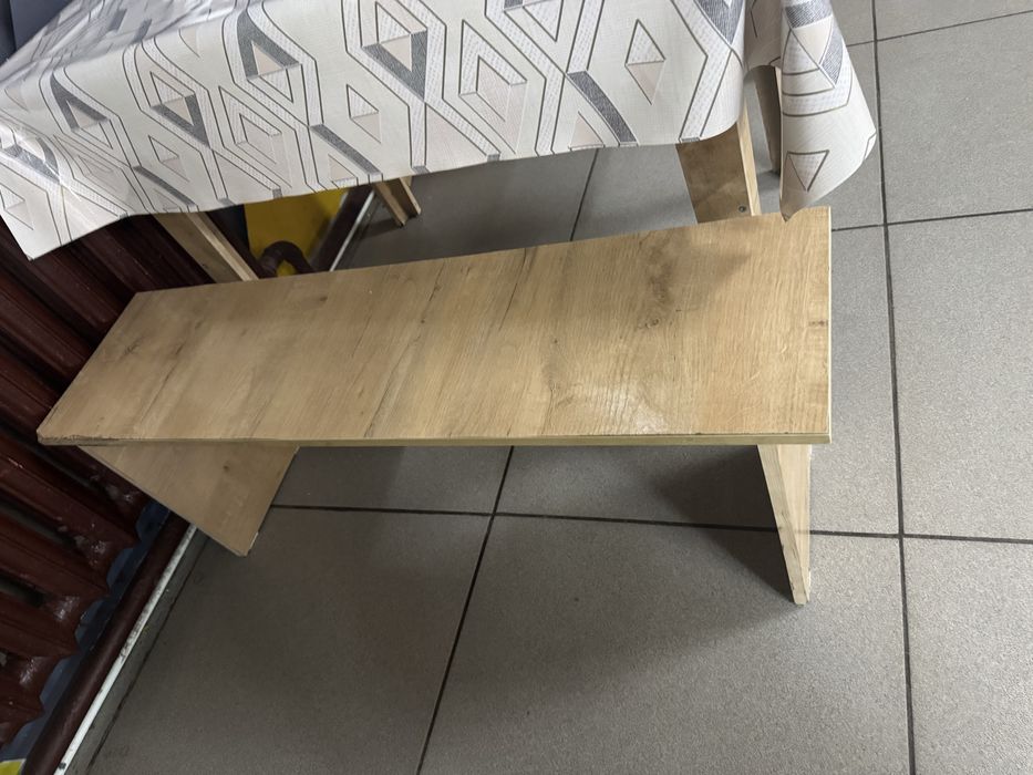 Продам столы диваны