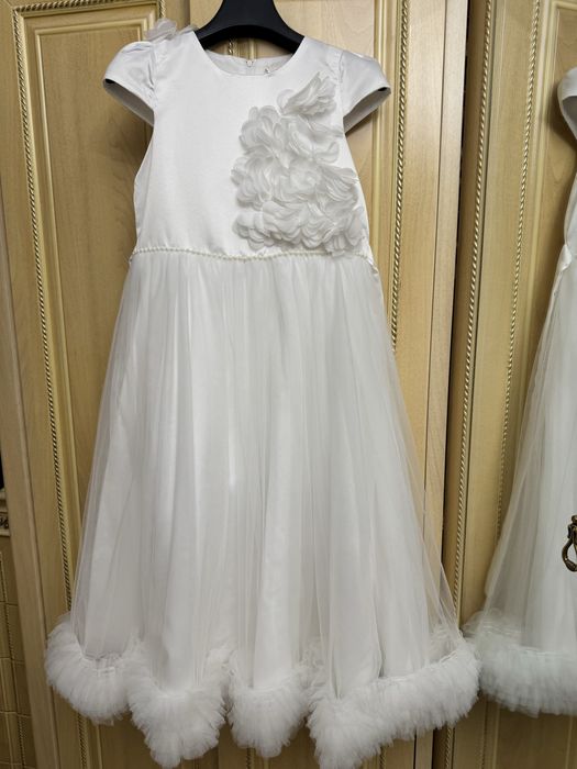 Очень красивое платье на девочку.