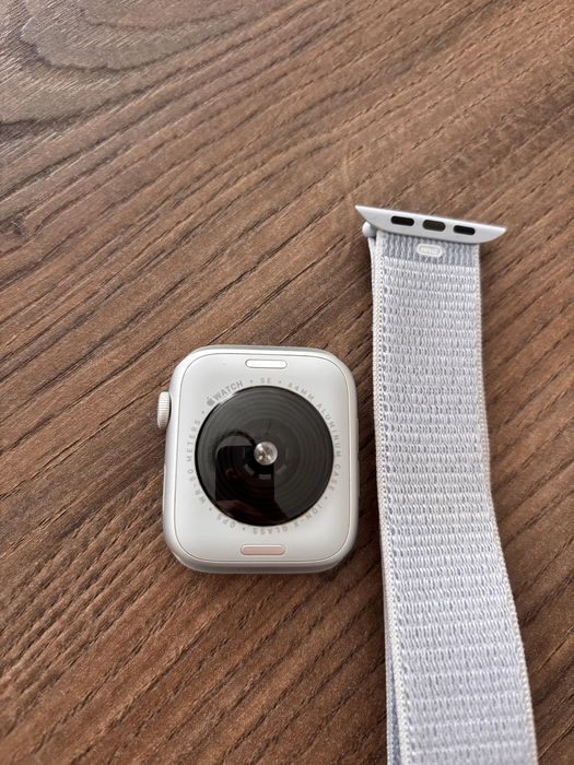 Apple Watch SE (GEN 2) 2024 года 44mm Silver