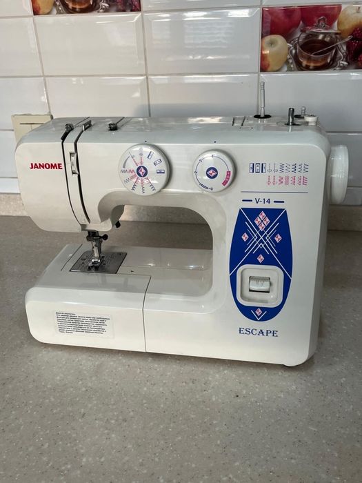 Продам швейную машинку