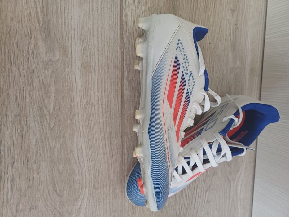 Футболни обувки - бутонки