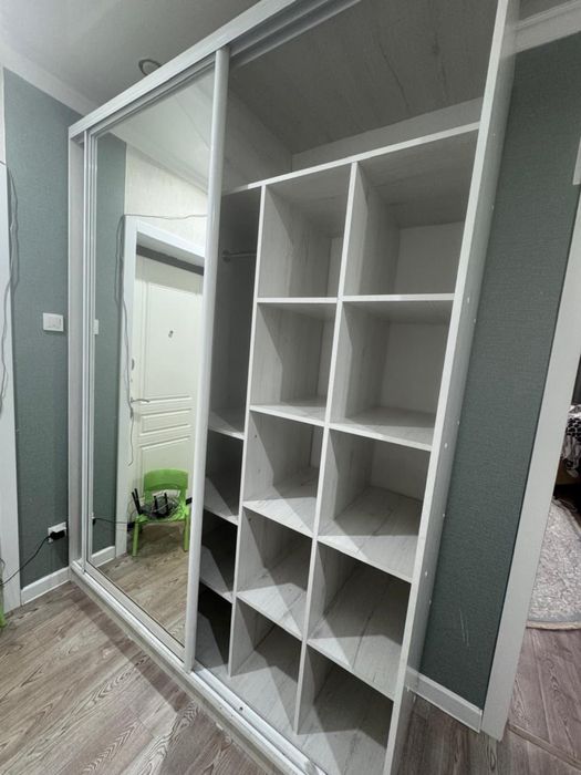 Продается шкаф для прихожий