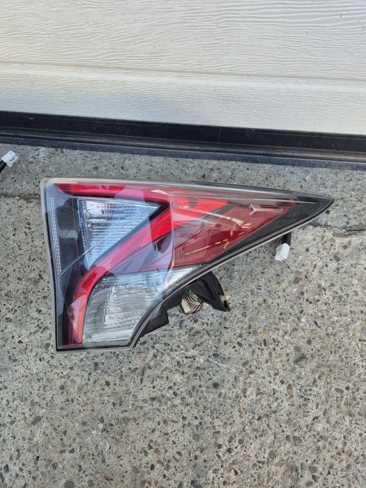 Triple/Stopuri Spate Aripa Toyota Prius XW50. 2015-2020. Volan stinga.