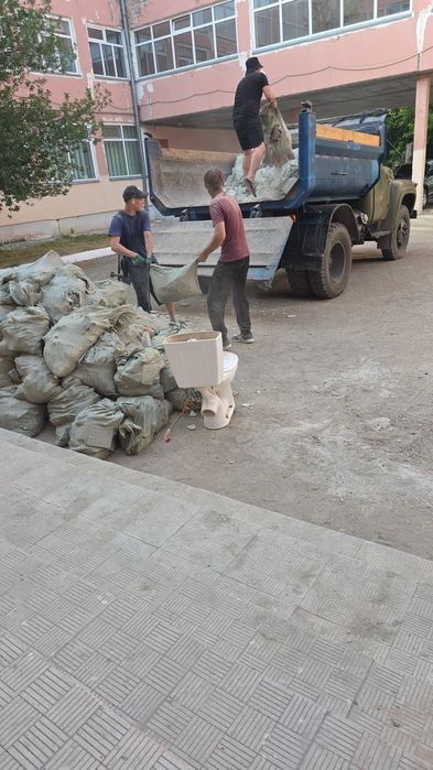 Вывоз мусора Зил,есть грузчики