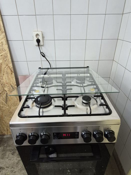 Argaz BEKO inox, 4 arzatoare, gaz+electric