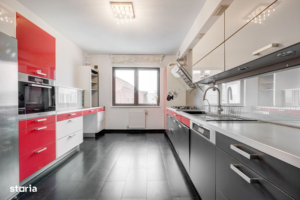 Apartament de  6 camere, 250 mp – 2 parcari- Sisești-Comision 0%