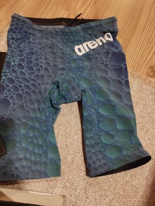 Състезателен бански на Arena