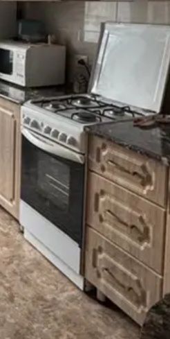 Продам кухонный гарнитур и газ