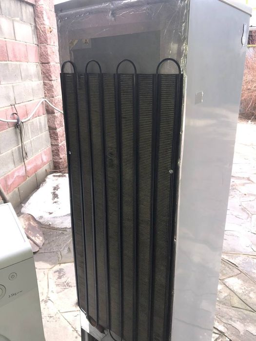 Холодильник продаётся вместе со стиральной машиной.