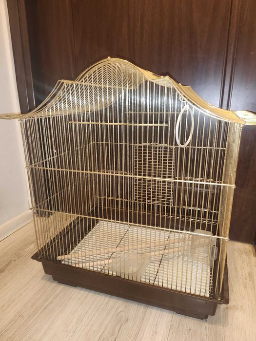Vând colivii/cuști și suport colivie pentru papagali, zebre, peruși,,canari.