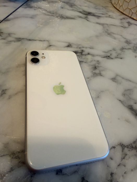 IPHONE 11, батарея 77%