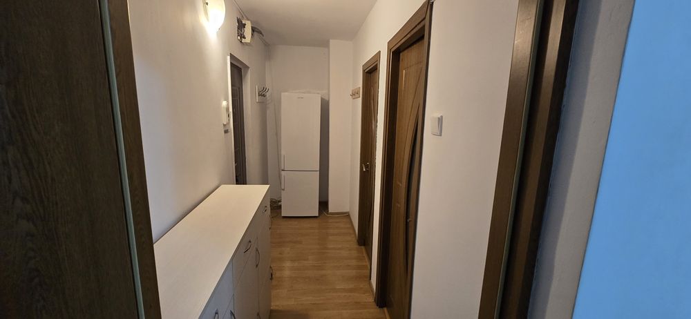 Închiriez apartament 3 camere semidecomandat zona craiovita orizont