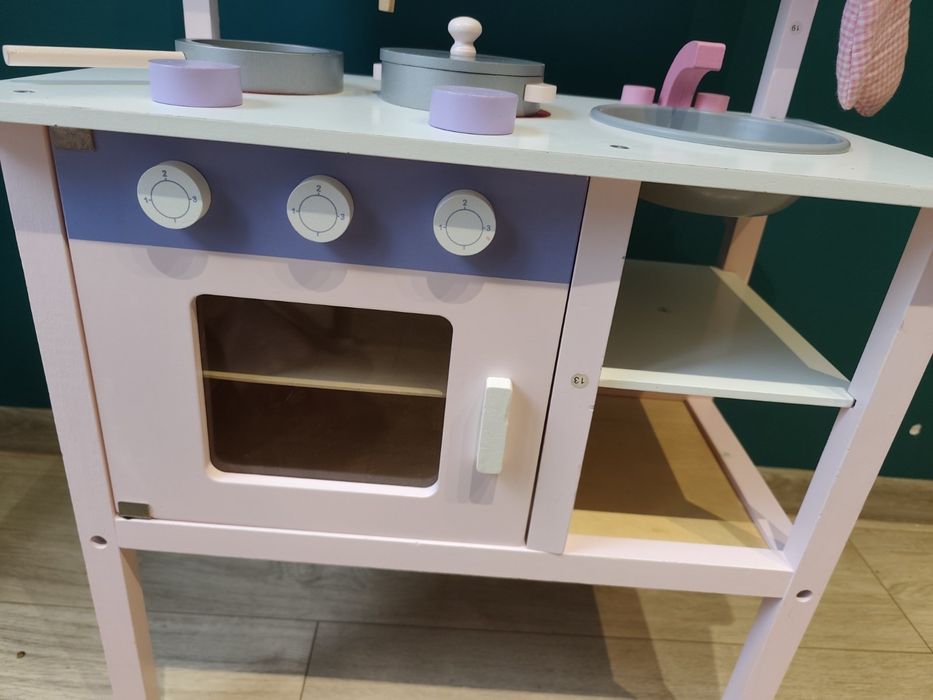 Дървена кухня розова