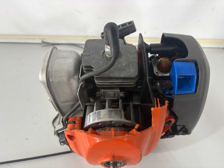 Двигател за тример Husqwarna 122cc