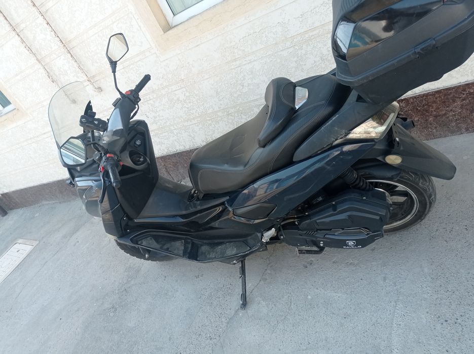 Продаю скутер  Yamaha s max