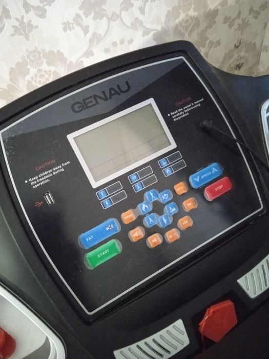 Продам беговую дорожку Genau