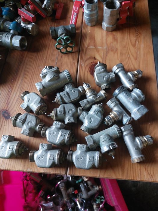 Vând robineți de toate felurile