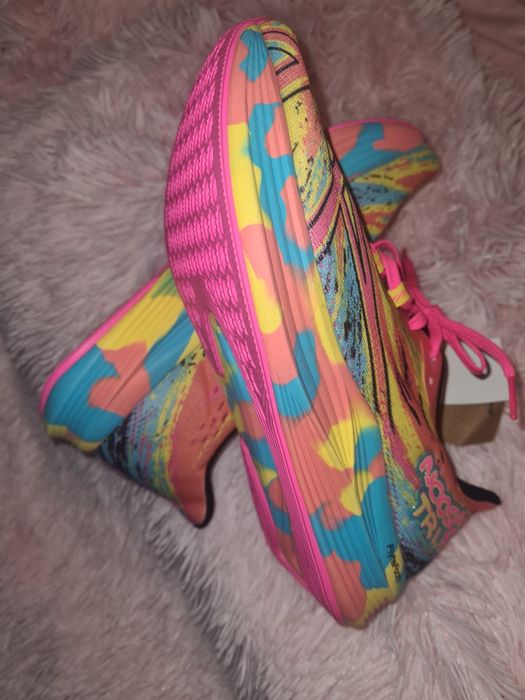 Продавам дамски  маратонки ASICS