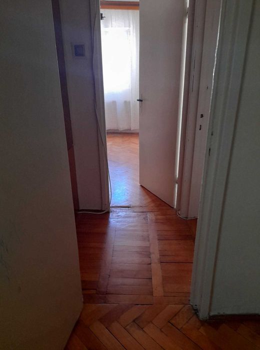 Apartament  3 camere de închiriat