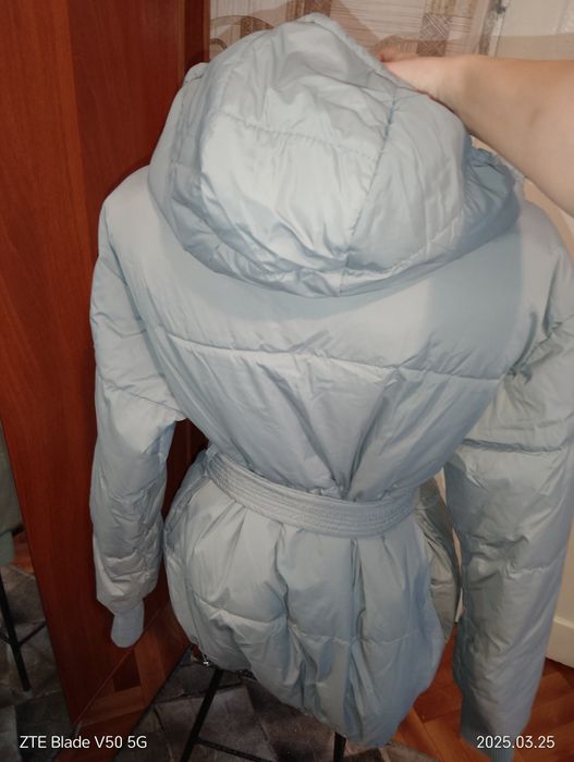 Продам куртку женскую