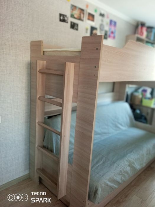 Продам двухъярусную диван кровать.